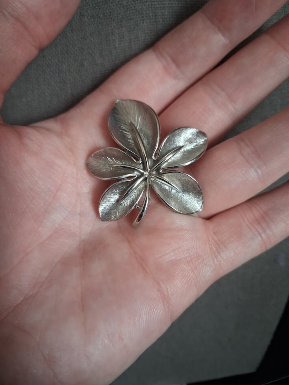 Flower brooch